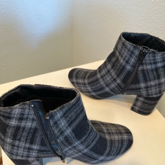 Diba Gray Black Plaid Chunky Heel 8.5 Flannel Boot - Picture 7 of 13